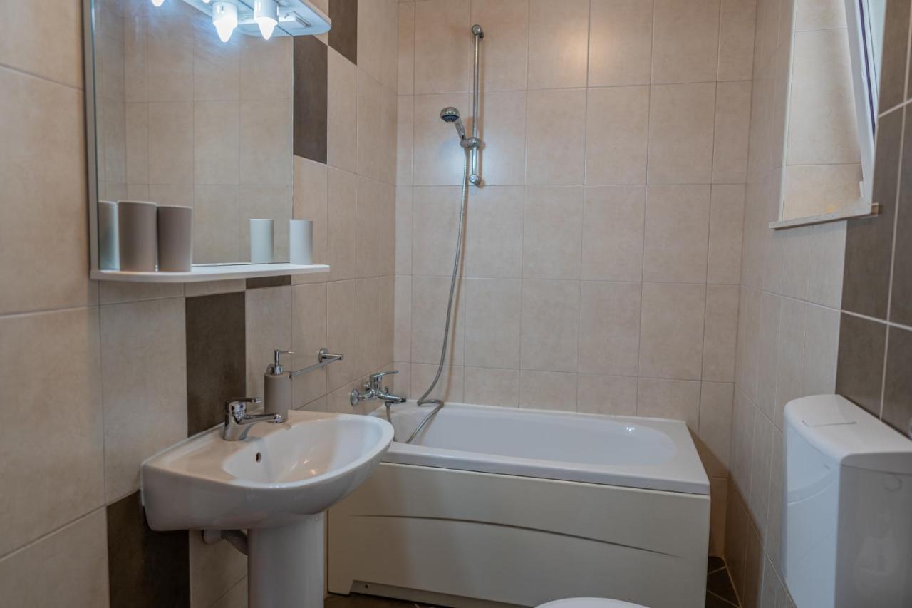 Guesthouse Kamarin 포메나 외부 사진