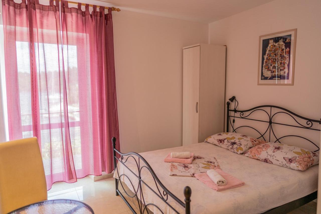 Guesthouse Kamarin 포메나 외부 사진