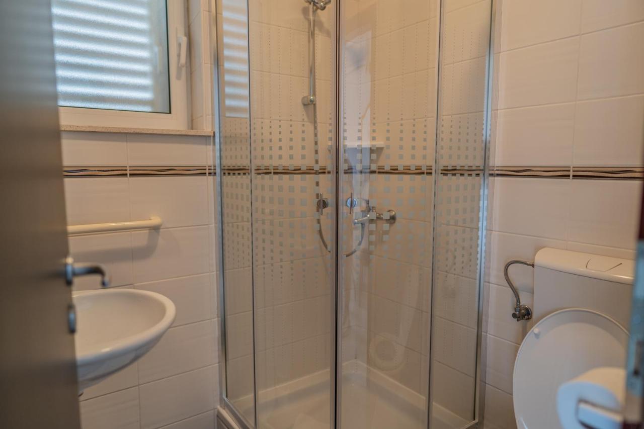 Guesthouse Kamarin 포메나 외부 사진