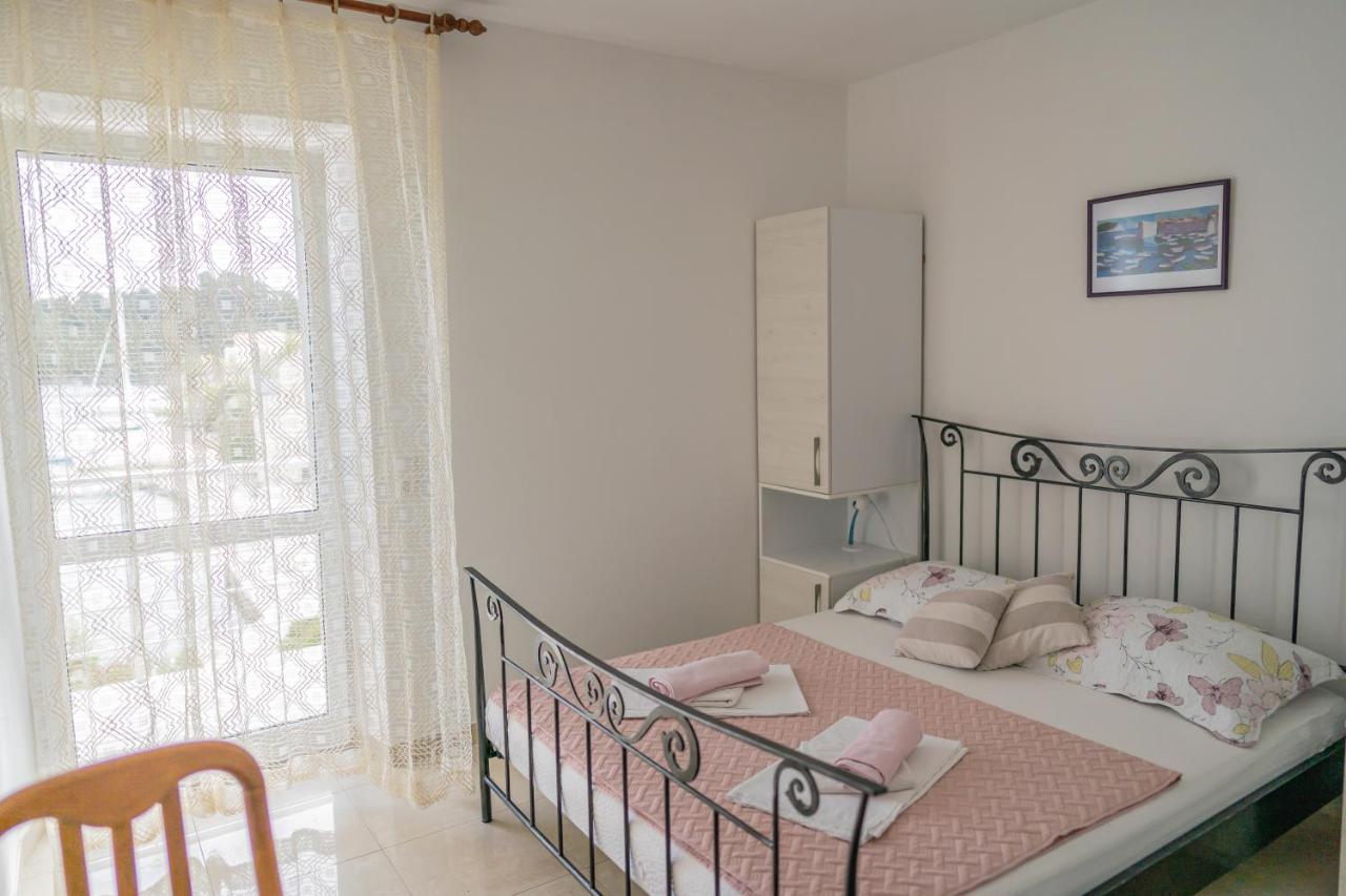 Guesthouse Kamarin 포메나 외부 사진