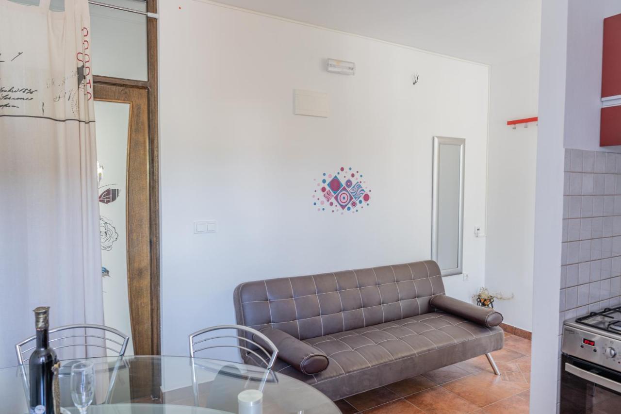 Guesthouse Kamarin 포메나 외부 사진