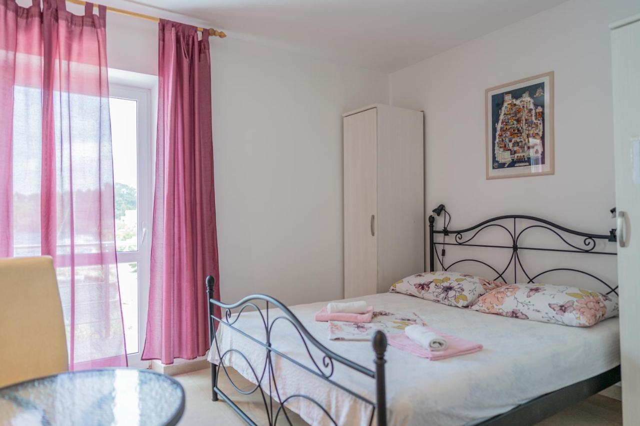 Guesthouse Kamarin 포메나 외부 사진