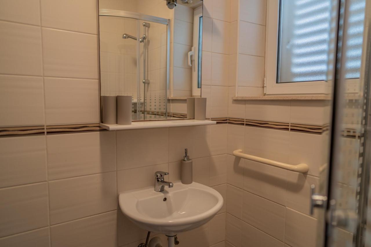 Guesthouse Kamarin 포메나 외부 사진