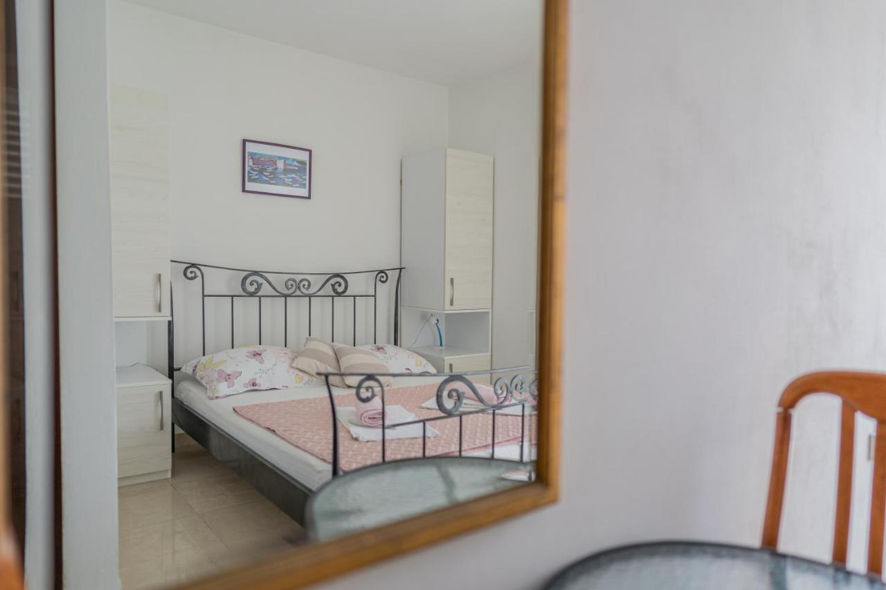 Guesthouse Kamarin 포메나 외부 사진
